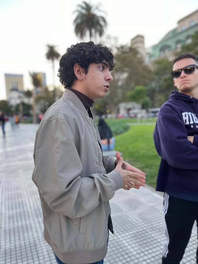 100% History and architecture of Buenos Aires - Meeting at the Pyramid of May