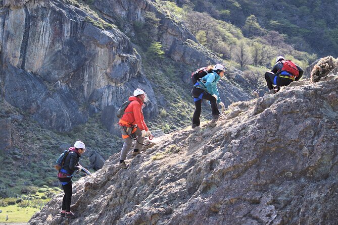 3hrs de Escala y Caminata en Via Ferrata del Cañadón - The approach walk and first look at the route