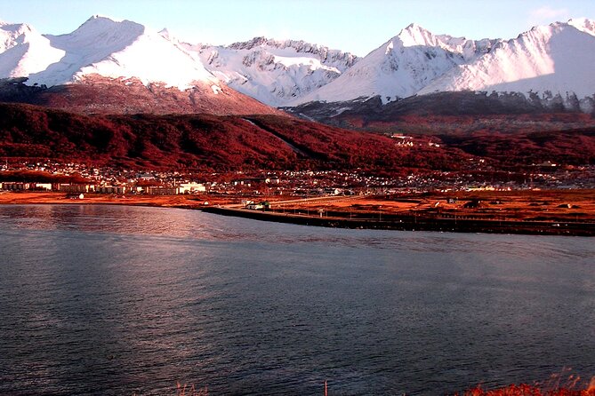 5-Hour National Park + City tour - USHUAIA (Private Tour) - Bahia Lapataia and the famous highway sign