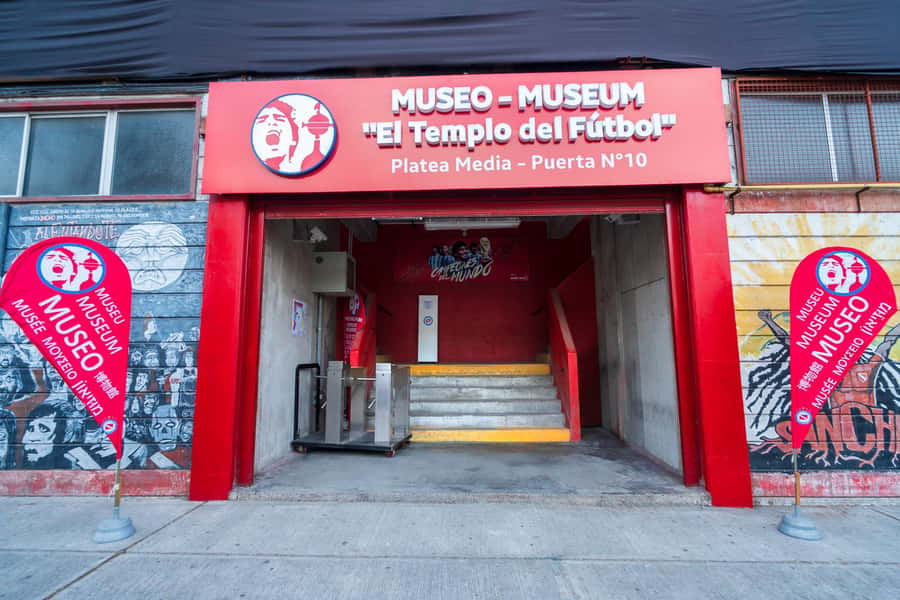AllMaradona Buenos Aires: Maradona House Museum and Stadium - Walking the streets of La Paternal