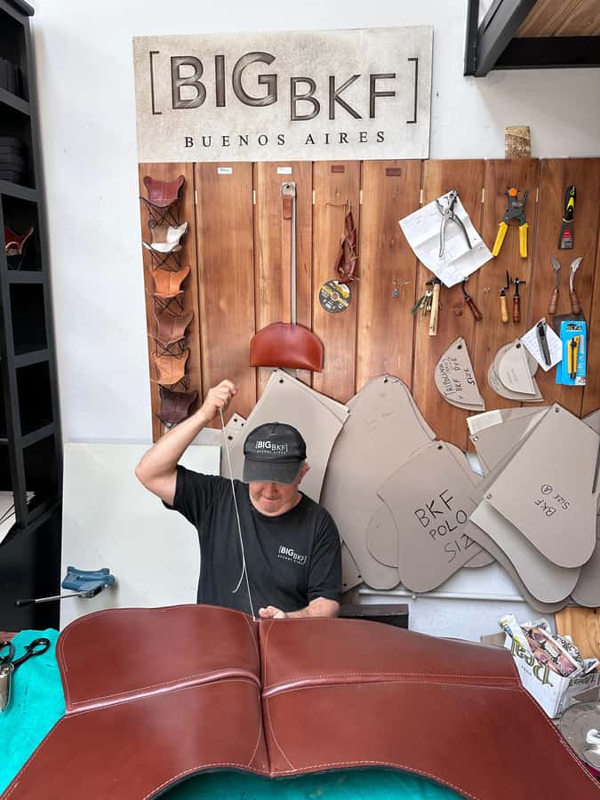 Argentina: Leather Butterfly Chair Workshop Tour with Wine - Planning your two hours carefully