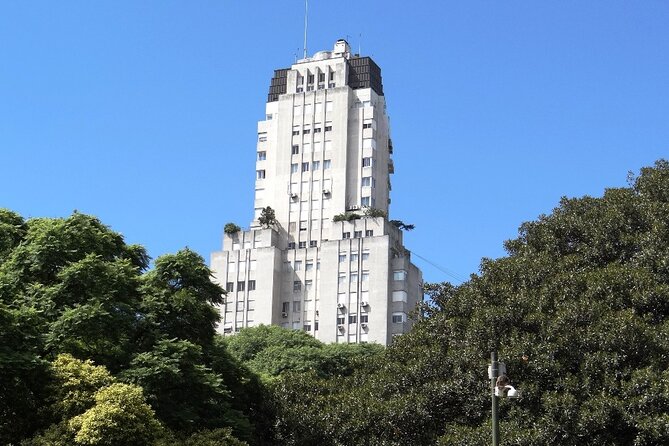 Argentine Art History Tour in Retiro neighborhood - Vía Monte and the work of reading an exhibition