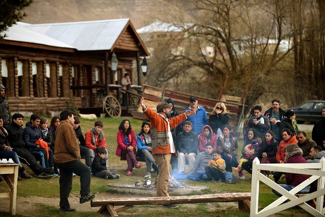 Argentine Dinner with Live Music Folklore -Estancia 25 de Mayo - A calm evening near El Calafate’s center