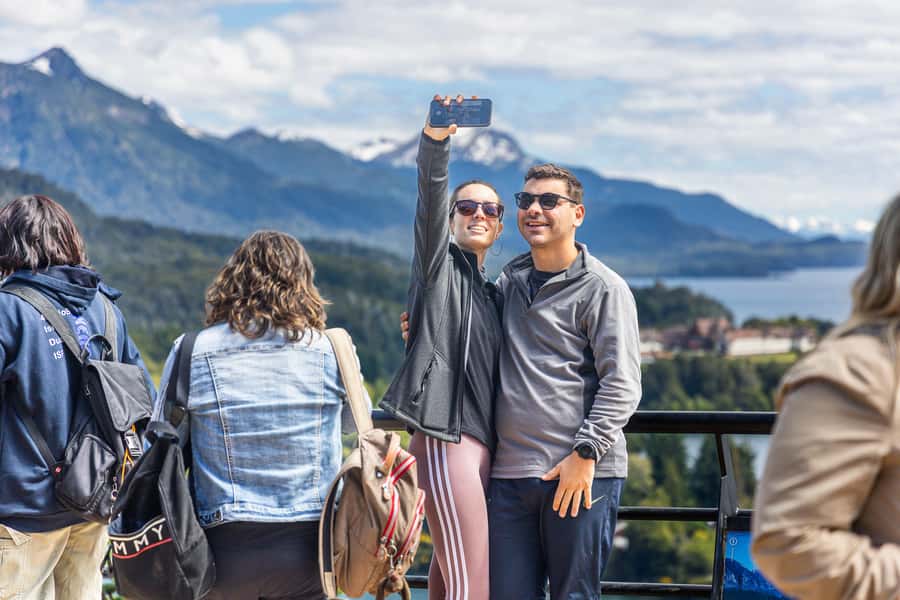 Bariloche: Circuito Chico, iconic postcards of Bariloche in a single tour - Guide quality and the importance of language