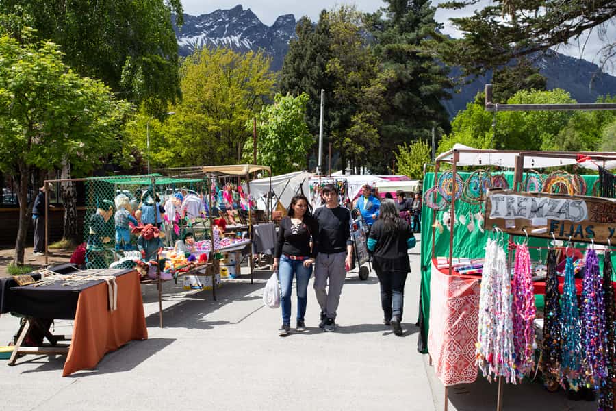 Bariloche: Full-Day El Bolsón and Puelo Lake Tour - Who will enjoy this tour most