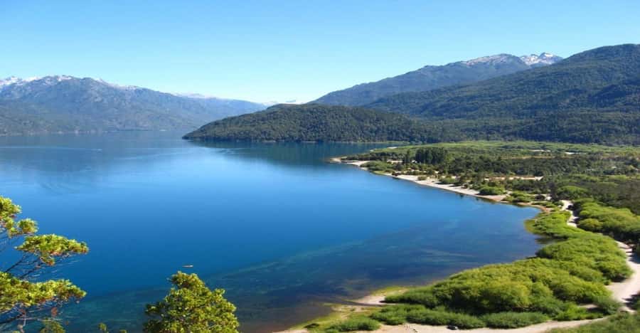 Bariloche: Full-Day El Bolsón and Puelo Lake Tour - The southbound road past four different kinds of scenery