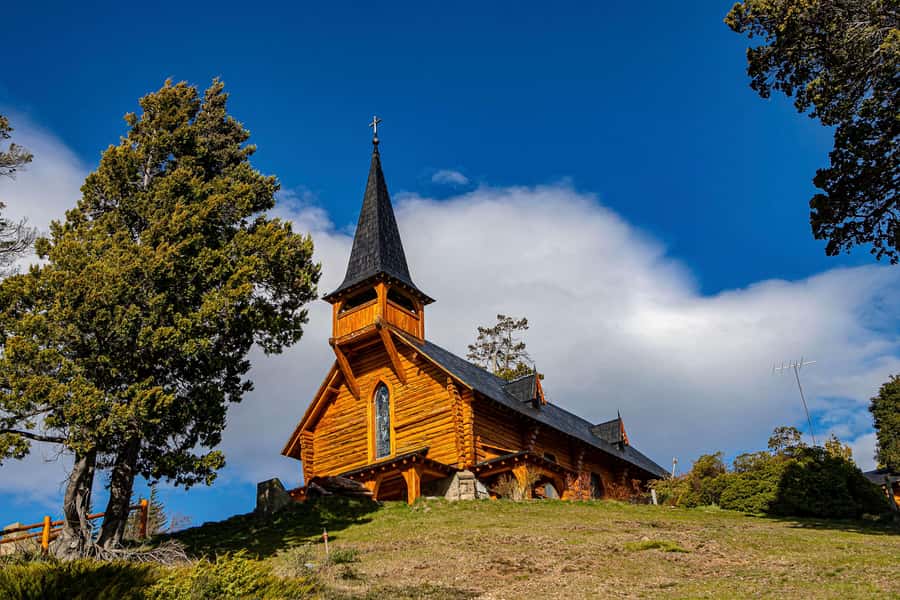 Bariloche: Half-Day Small Circuit Tour with Mount Campanario - The Angostura Bridge and two lakes in one view
