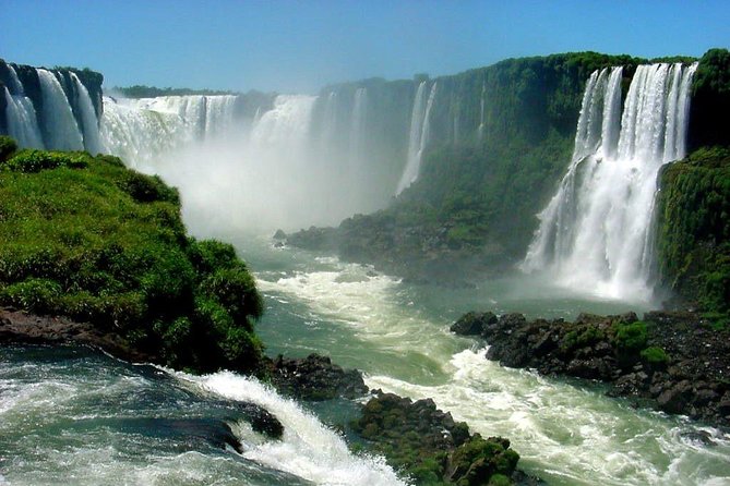 Brazilian Falls Bird Park and Itaipu Dam from Puerto Iguazu - Parque das Aves brings birds close