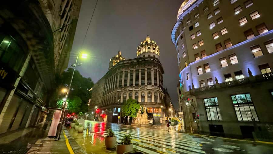 Buenos Aires After Dark: A City Lights & Sunset Experience - Plaza de Mayo brings history into the route