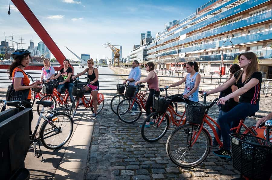 Buenos Aires Bike Tour: South or North Circuit - La Boca and the bright colors of Caminito