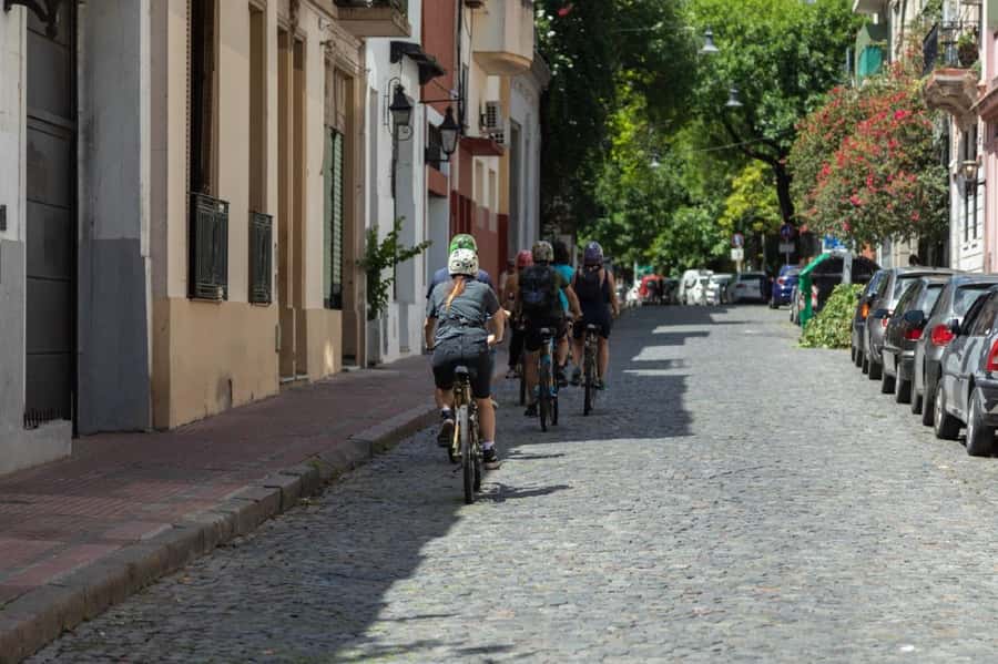 Buenos Aires: Biking Tour - San Telmo, La Boca, Plaza de Mayo, and Puerto Madero