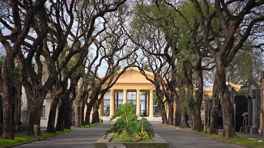 Buenos Aires: Chacarita, The Largest Cemetery In Argentina - Gilda, Pugliese, and other Argentine personalities