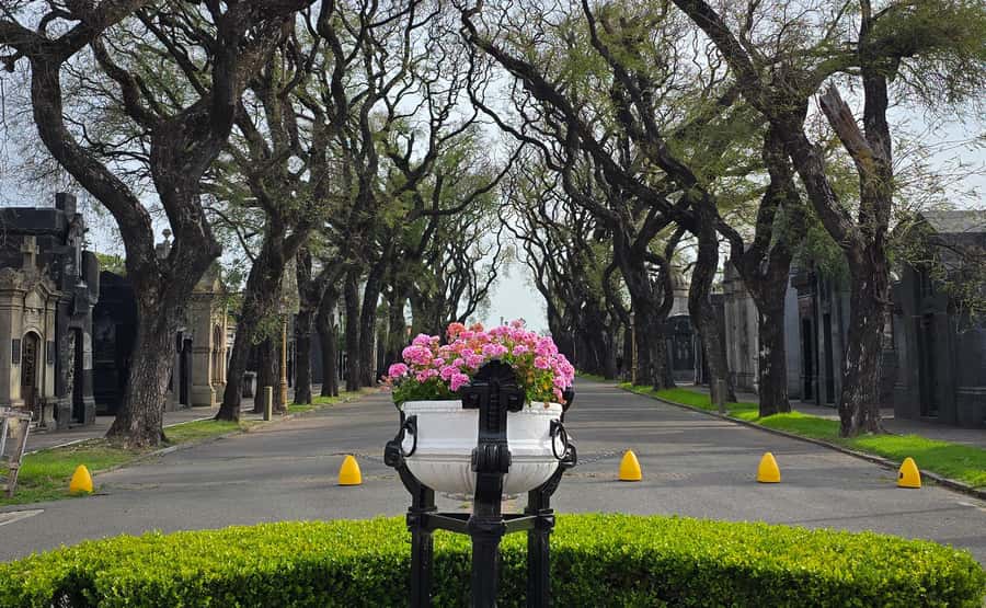 Buenos Aires: Chacarita, The Largest Cemetery In Argentina - Commonwealth War Graves Buenos Aires