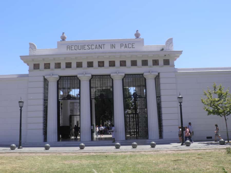 Buenos Aires: City Highlights Guided Tour with Transfer - Puerto Madero: Buenos Aires turns toward the water