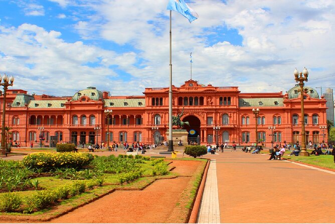Buenos Aires City Private Van Tour with Local Guide - Casa Rosada and the power of Plaza de Mayo