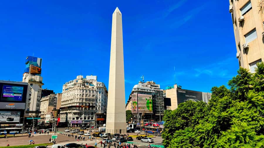 Buenos Aires: City Tour with Scenic River Cruise - Plaza de Mayo and Casa Rosada in a compact civic center visit