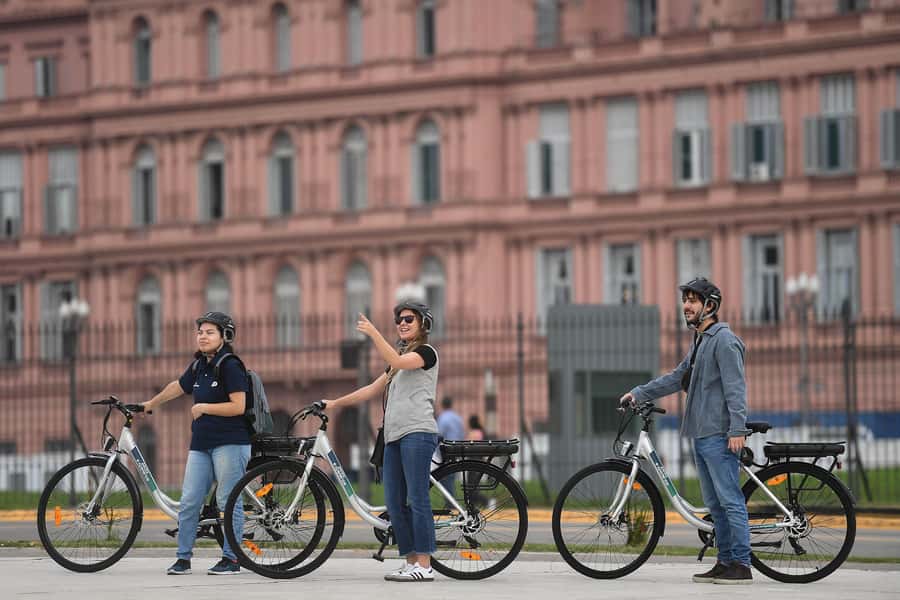 Buenos Aires: E-Bike Tour in the South Circuit of Buenos Aires - San Telmo slows the pace at Plaza Dorrego