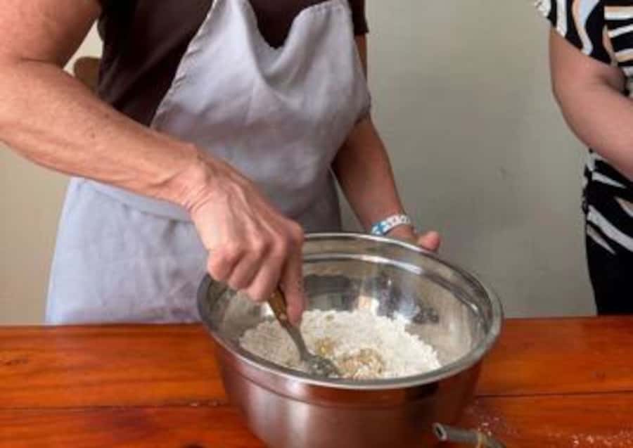 Buenos Aires: Empanadas and Alfajores Guided Cooking Class - Making empanadas, from dough to the repulgue