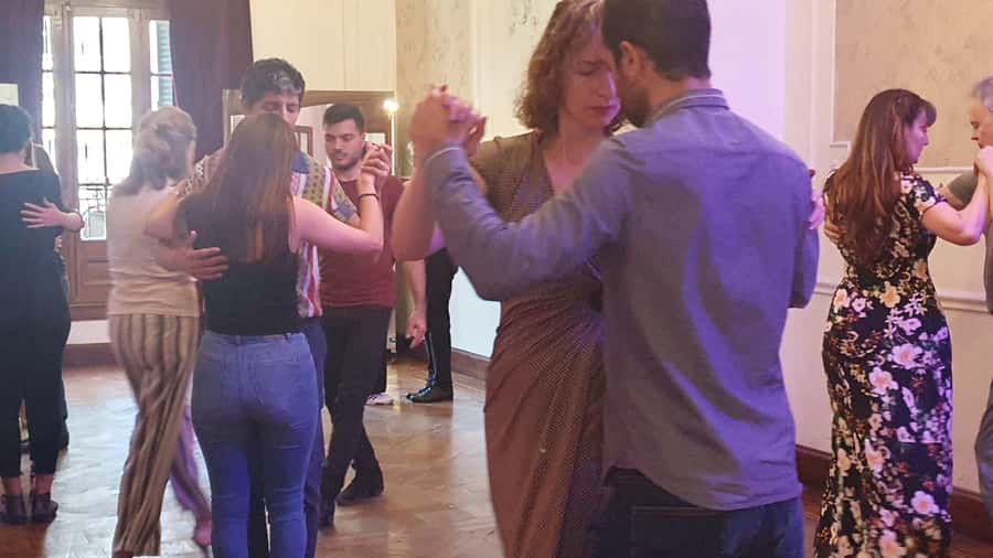 Buenos Aires: Group tango class with mate and snacks - Entering the old mansion in Almagro