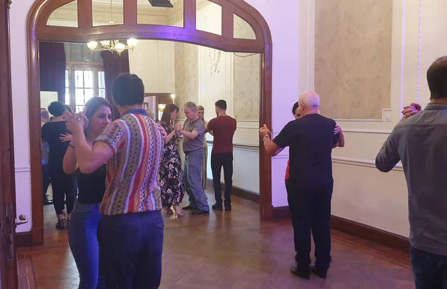 Buenos Aires: Group tango class with mate and snacks - Who should book this tango class?