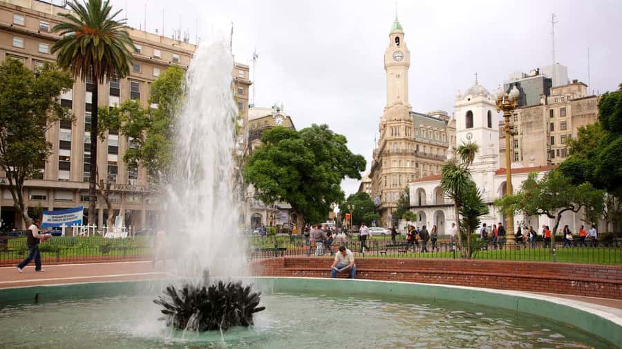 Buenos Aires: Historic District Private Guided Walking Tour - Plaza de Mayo and the founding of Buenos Aires
