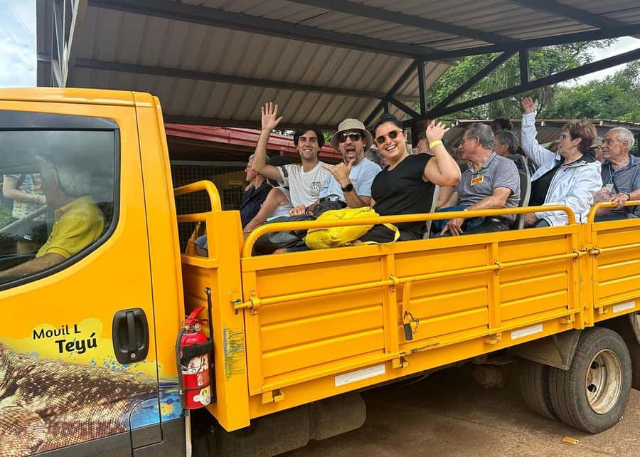 Buenos Aires: Iguazú Falls with Boat Ride & Optional Flight - Guides, small groups, and how the service affects the day