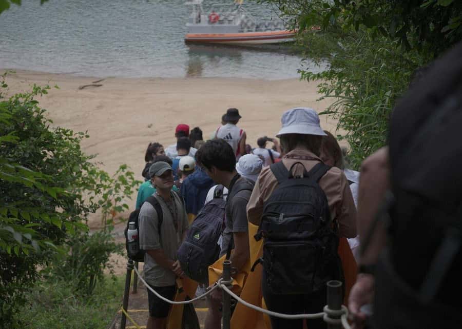 Buenos Aires: Iguazú Falls with Boat Ride & Optional Flight - Who should book this experience?