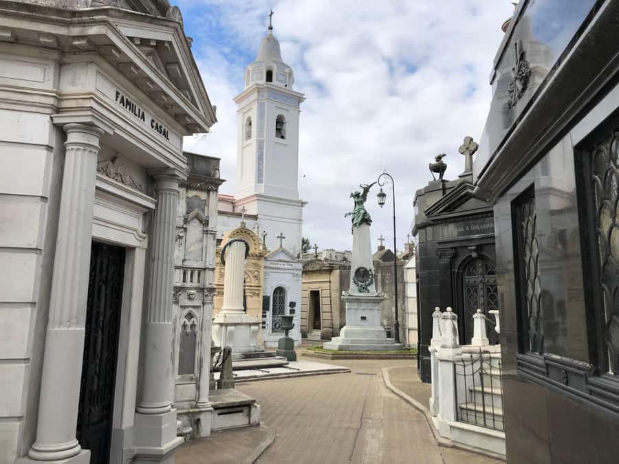 Buenos Aires: La Recoleta Cemetery Guided Tour in English - Key points to know before booking