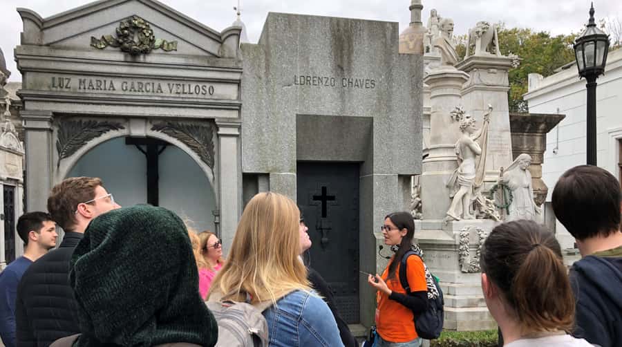 Buenos Aires: La Recoleta Cemetery Guided Tour in English - The opening walk and the cemetery’s grand design