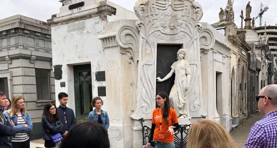 Buenos Aires: La Recoleta Cemetery Guided Tour in English - What the USD 13 tour price really buys you