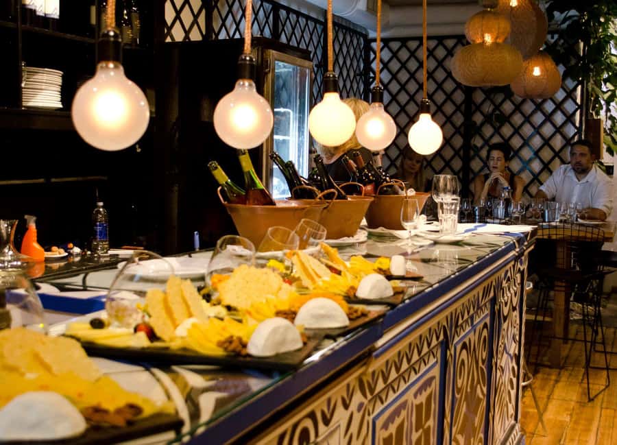 Buenos Aires: Palermo Private Wine Tasting & Walking Tour - Why this Palermo pairing works