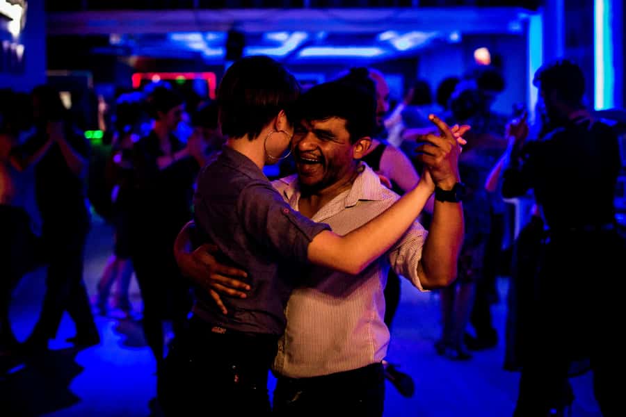 Buenos Aires: Private Tango Lesson - The first steps: embrace, posture, and walking