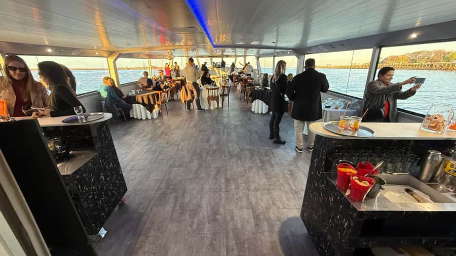 Buenos Aires: Puerto Madero Sunset Cruise with Open Bar - The Rio de la Plata route