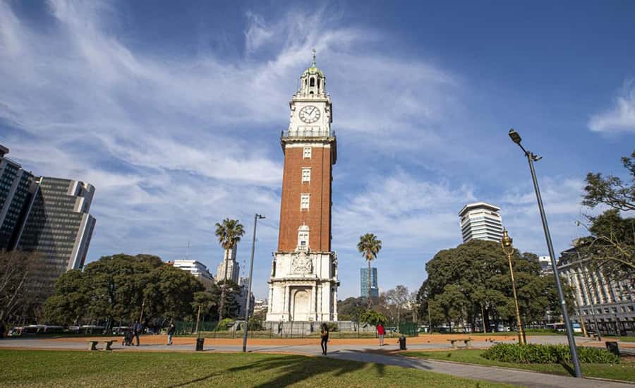Buenos Aires: Recoleta and Retiro Tip Based Walking Tour - Arroyo and Alvear streets