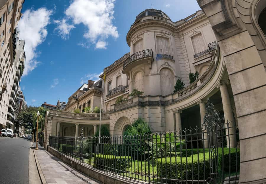 Buenos Aires: Recoleta and Retiro Tip Based Walking Tour - Recoleta, Plaza Alvear, and the Church of Our Lady of Pilar