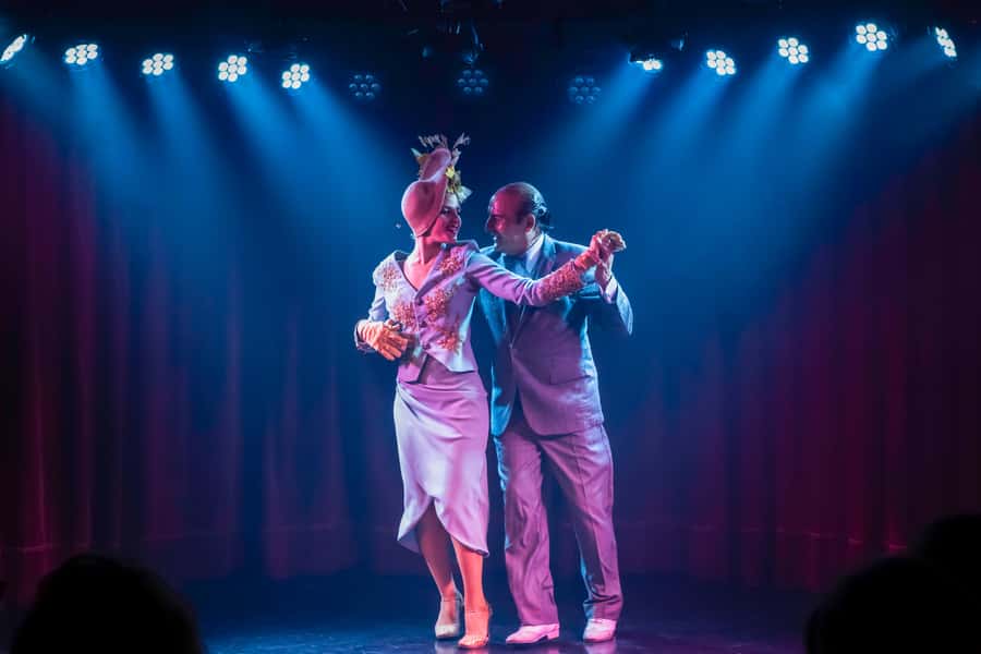 Buenos Aires: Rojo Tango Show with Optional Dinner - What the intimate room changes