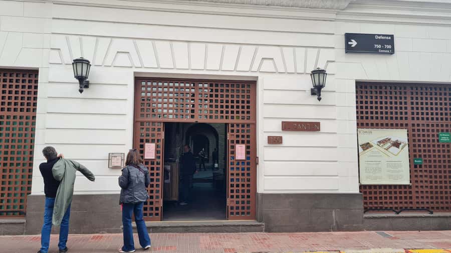 Buenos Aires: San Telmo, History, Bars, and Tango! - Tango at El Viejo Almacén and the engineering faculty