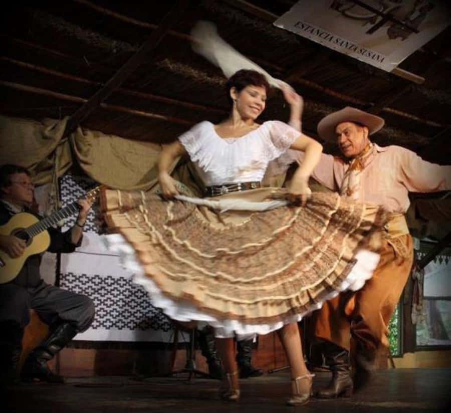 Buenos Aires: Santa Susana Ranch Day Tour, BBQ & Shows - Antique carriages and sulkies across the ranch