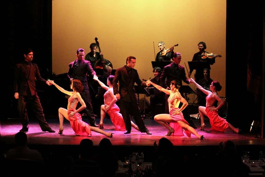 Buenos Aires Tango Show and Dinner at Piazzolla Tango - Entering the Güemes Gallery for an old Buenos Aires night