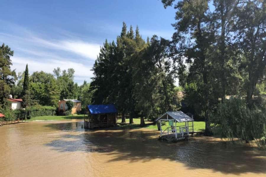 Buenos Aires: Tigre Delta Premium Boat Tour - Seeing island homes, schools, and churches from the water