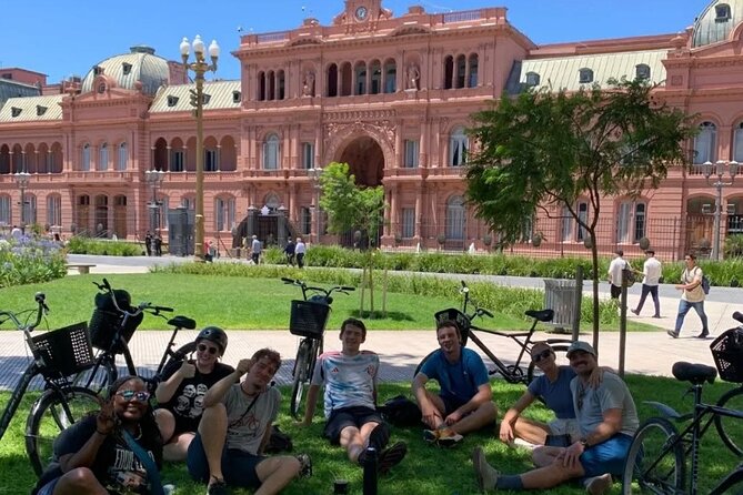 Buenos Aires to get to know each other. - Otto Wulff, a building full of eyes and animals