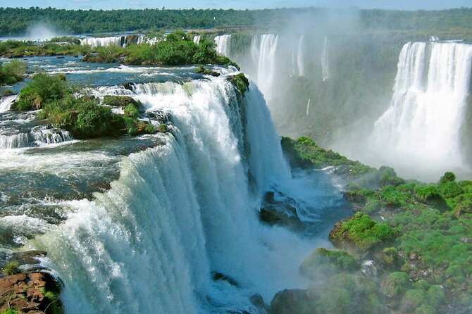 Buenos Aires to Iguazu Falls: Private Day Trip, Flights Included - Landing in Iguazu and reaching the park