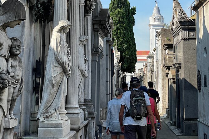 Buenos Aires Walking Tour and Palacio Barolo Guided Tour - Recoleta Cemetery in a very short visit
