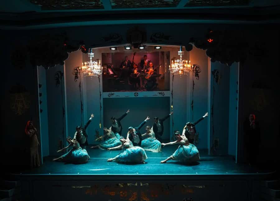 Café de los Angelitos - Traditional Night in Buenos Aires - The open bar and what it adds