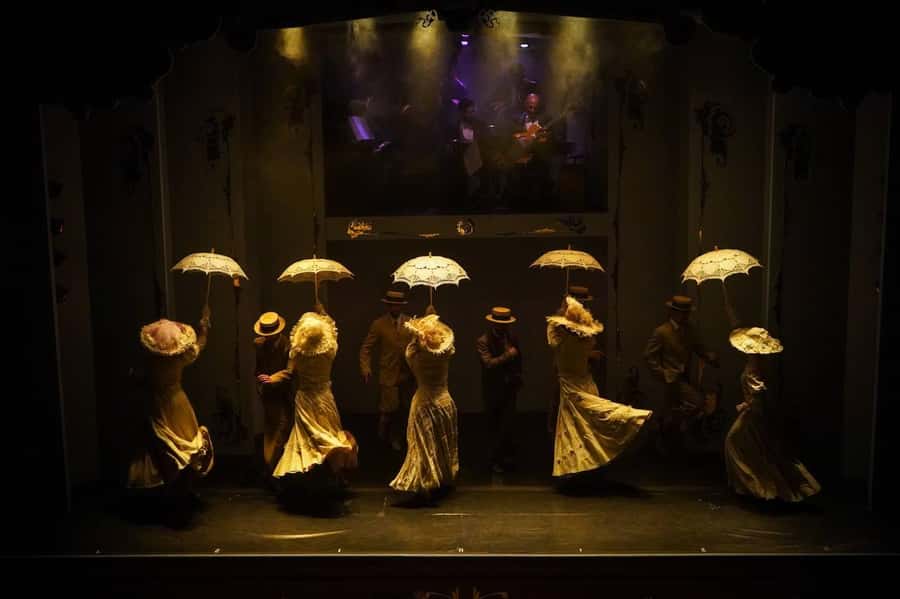 Café de los Angelitos - Traditional Night in Buenos Aires - The 350 photographs and old café atmosphere