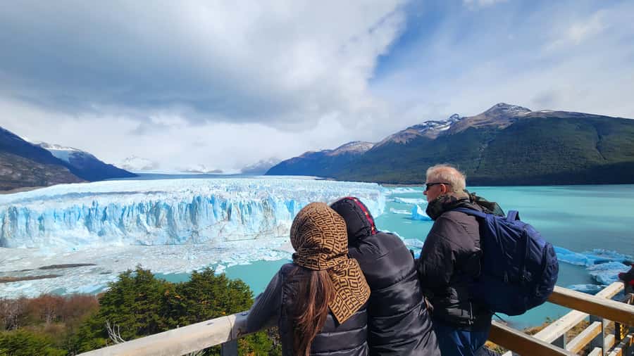 Calafate: Perito Moreno Glacier Guided Full-Day Tour - The morning drive beside Lake Argentino