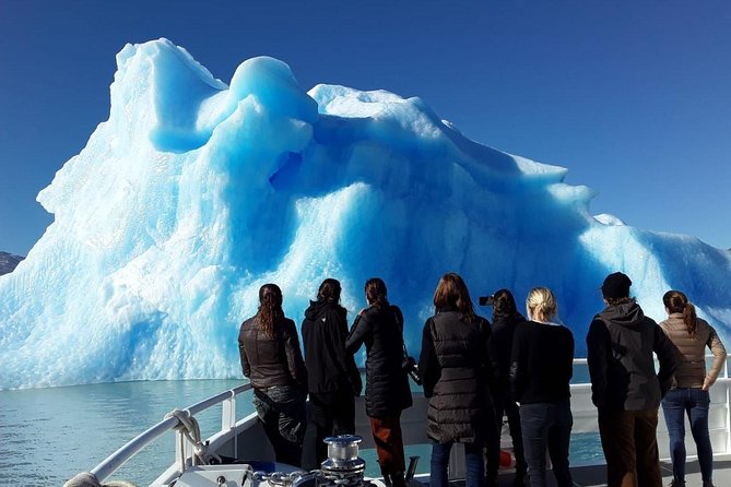 Cañadón de los Fósiles Expedition - Seeing Upsala Glacier from the water
