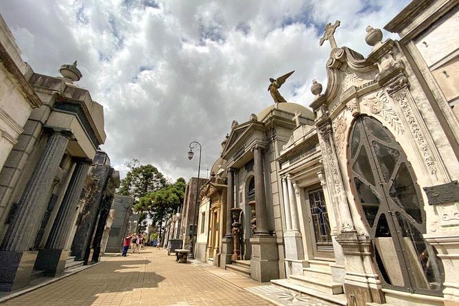 City of Angels: Walking Tour Recoleta - Skip the line - Ending at the Floralis Genérica