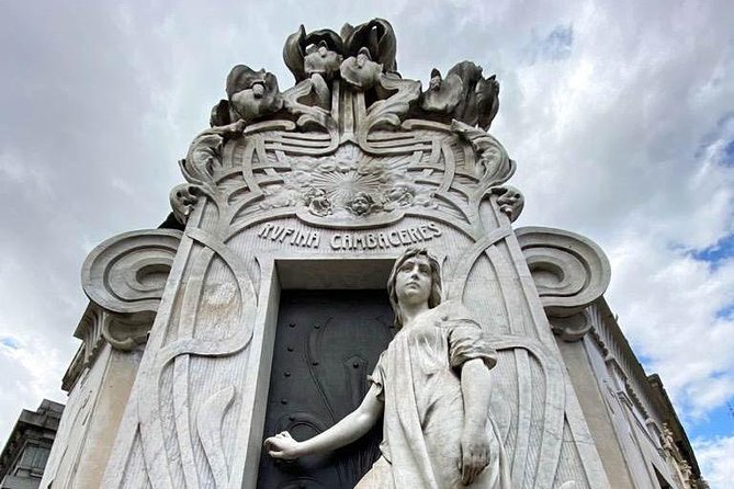 City of Angels: Walking Tour Recoleta - Skip the line - Is $100 per person fair value?