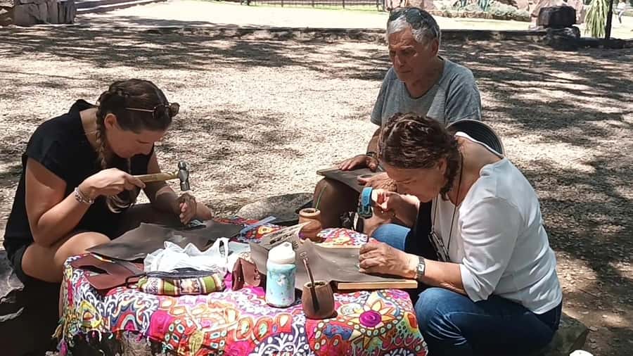 City of Salta: Alpaca and leather handicraft workshop in the open air! - Who will enjoy this Salta craft experience?